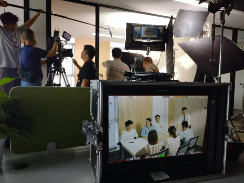 百色TVC拍摄公司：科技产品视觉化大师，诠释未来感与功能美学